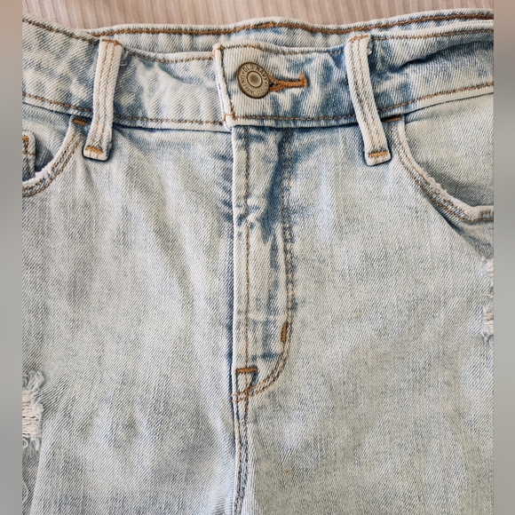 Old Navy High Rise Distressed Denim Shorts Size 0 - Picture 5 of 8